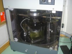 超音波洗浄装置で洗浄中