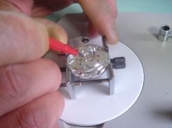 機械に注油する
